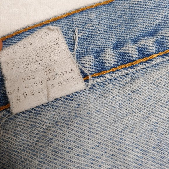 LEVIS Vintage 550 Jeans Relaxed Fit Tapered Leg Light Wash from 1999 - Picture 8 of 11